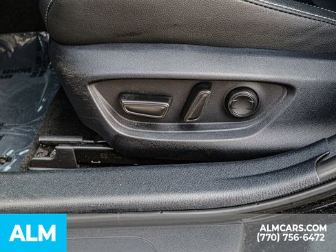 Used 2025 Toyota Camry SE image 36