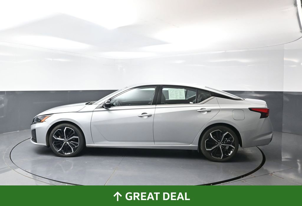 Used 2024 Nissan Altima 2.5 SR FWD image 11