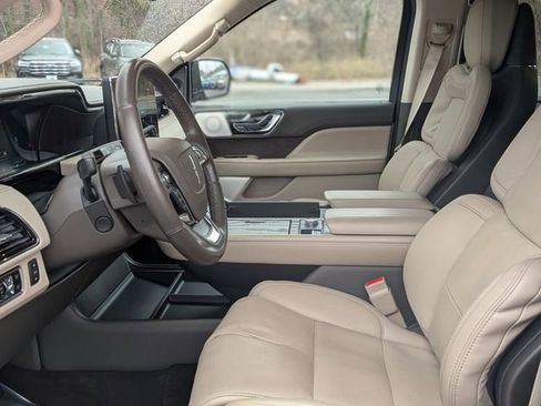 Used 2023 Lincoln Navigator Reserve image 14