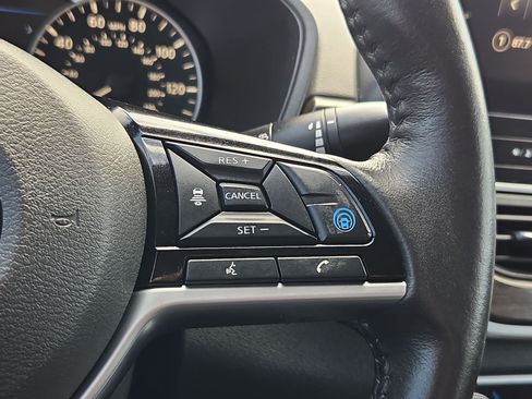 Used 2024 Nissan Altima 2.5 SL FWD image 19
