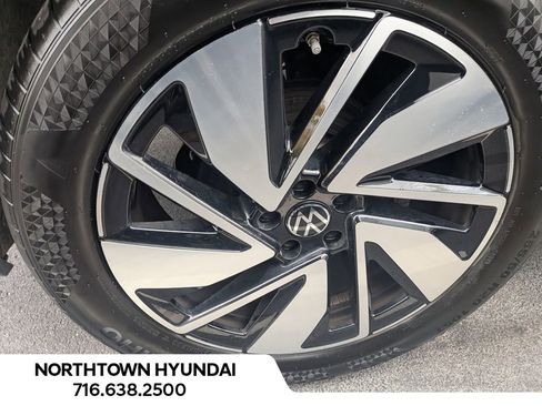 Used 2025 Volkswagen Atlas SE image 46