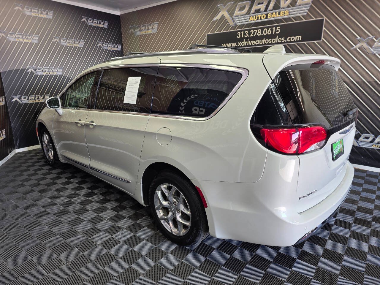 Used 2019 Chrysler Pacifica Limited FWD image 9