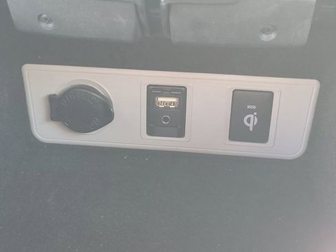 Used 2016 Toyota Avalon Limited image 23