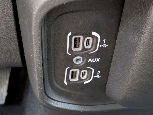 Used 2025 RAM 1500 Laramie AWD/4WD image 23