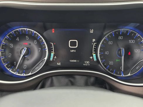 Used 2018 Chrysler Pacifica Touring-L w/ Advanced Safetytec Group FWD image 14