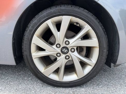 Used 2017 Hyundai Veloster FWD image 25