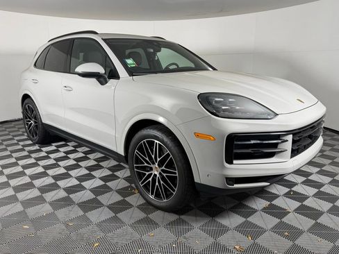 Certified 2025 Porsche Cayenne image 9