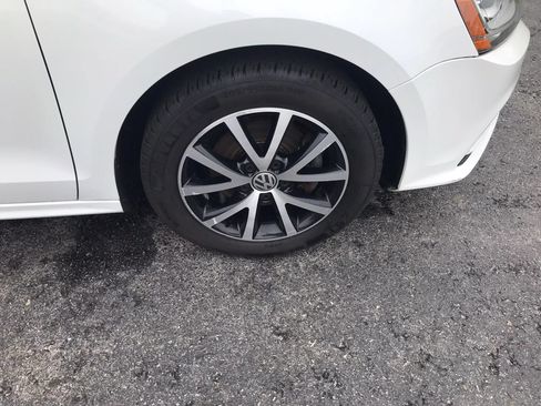 Used 2017 Volkswagen Jetta SE FWD image 45