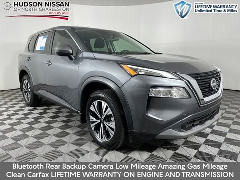 Used 2022 Nissan Rogue SV FWD image 1