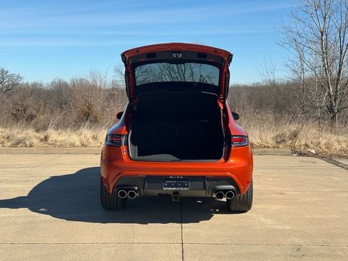 Used 2025 Porsche Macan Premium Plus image 11