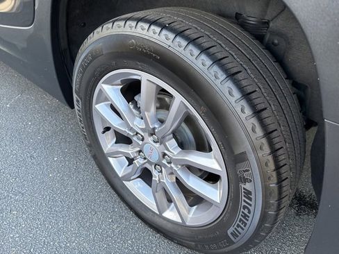 Used 2024 GMC Terrain SLT image 34