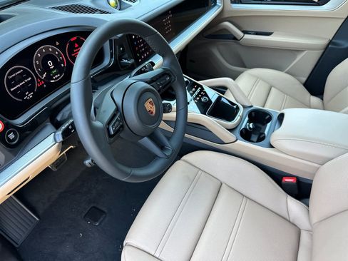 New 2026 Porsche Cayenne E-Hybrid AWD/4WD image 4