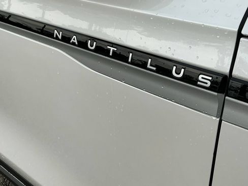 Used 2026 Lincoln Nautilus Premier AWD/4WD image 18