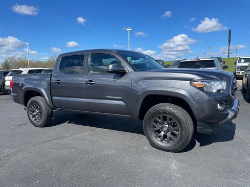 Used 2023 Toyota Tacoma SR5 AWD/4WD image 2
