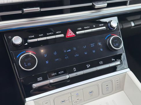 Certified 2025 Hyundai Santa Fe Calligraphy FWD image 32