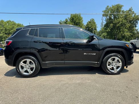 Used 2023 Jeep Compass Latitude w/ Convenience Group AWD/4WD image 4