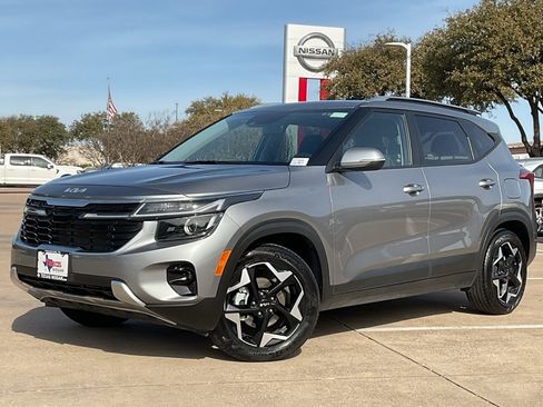 Used 2025 Kia Seltos S image 2