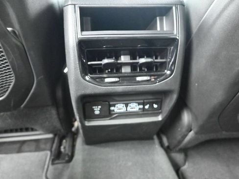 Used 2024 Jeep Grand Cherokee Limited w/ Black Appearance Package AWD/4WD image 18