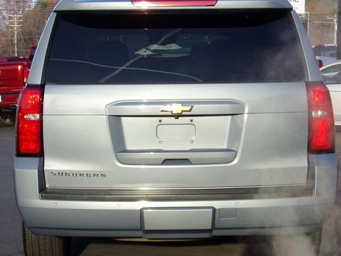 Used 2016 Chevrolet Suburban LT image 11