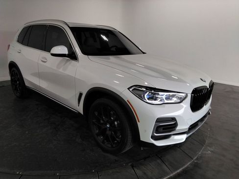 Used 2022 BMW X5 xDrive40i w/ Executive Package image 3