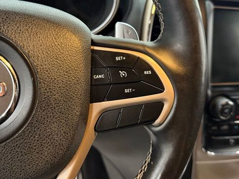 Used 2017 Jeep Grand Cherokee Overland AWD/4WD image 18