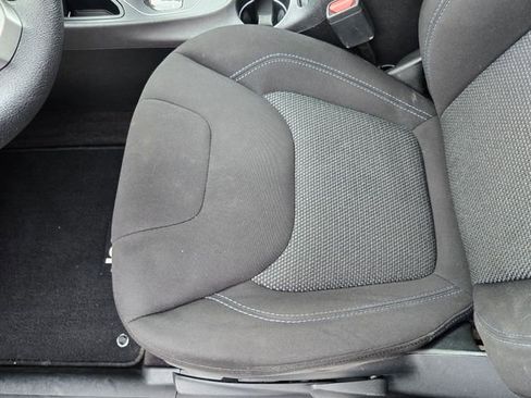 Used 2019 Jeep Cherokee Latitude w/ Popular Appearance Group FWD image 11