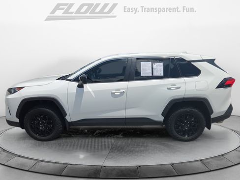 Used 2022 Toyota RAV4 LE FWD image 5