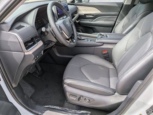 New 2026 Toyota Grand Highlander Platinum image 4
