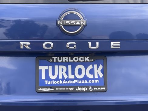 Used 2023 Nissan Rogue SV image 12