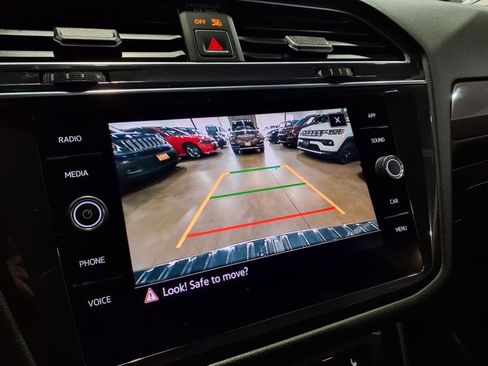 Used 2022 Volkswagen Tiguan SE image 21