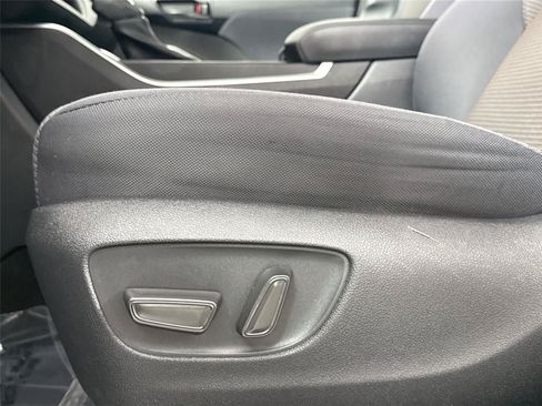 Used 2023 Toyota Highlander L FWD image 29