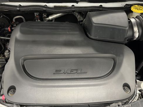 Used 2022 Chrysler Pacifica Touring-L w/ S Appearance Package AWD/4WD image 28