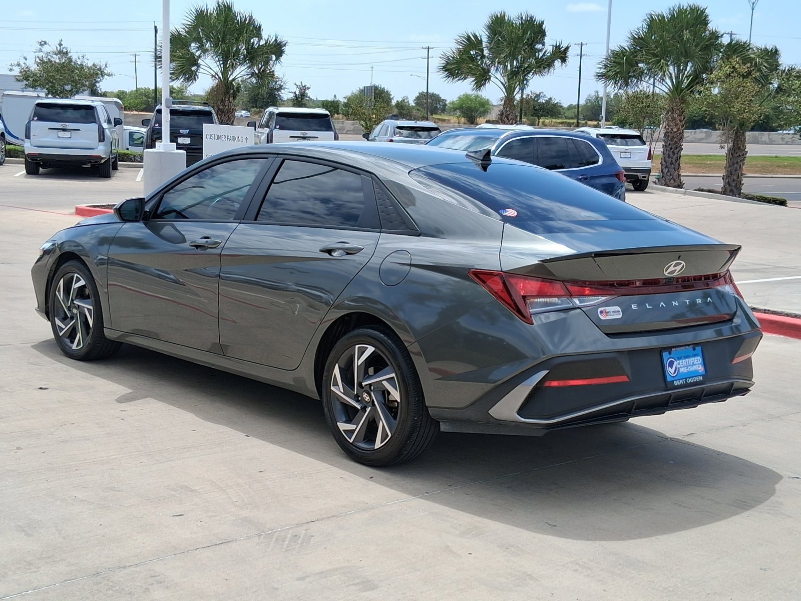 Used 2025 Hyundai Elantra Sport FWD image 4