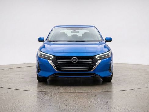 Used 2025 Nissan Sentra SV FWD image 2