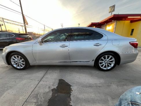 Used 2011 Lexus LS 460 Luxury image 8