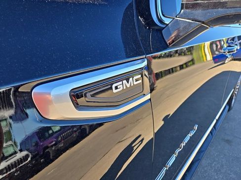 Used 2024 GMC Yukon XL Denali w/ Advanced Technology Package AWD/4WD image 17