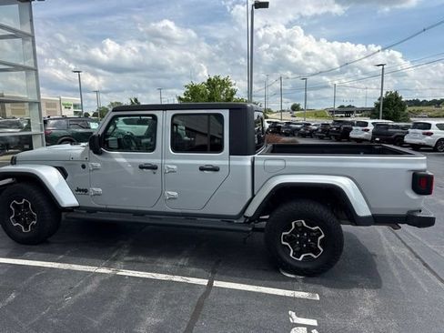 Used 2023 Jeep Gladiator Sport AWD/4WD image 8