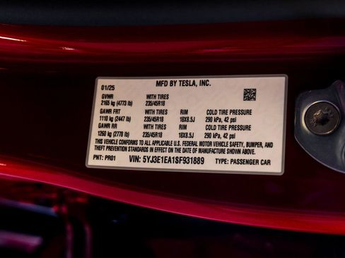 Used 2025 Tesla Model 3 image 32