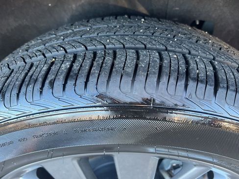 Certified 2025 Nissan Pathfinder SL w/ SL Premium Package image 46