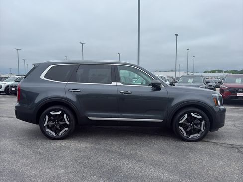 Used 2023 Kia Telluride S AWD/4WD image 4