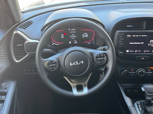 Used 2025 Kia Soul LX w/ LX Technology Package FWD image 25