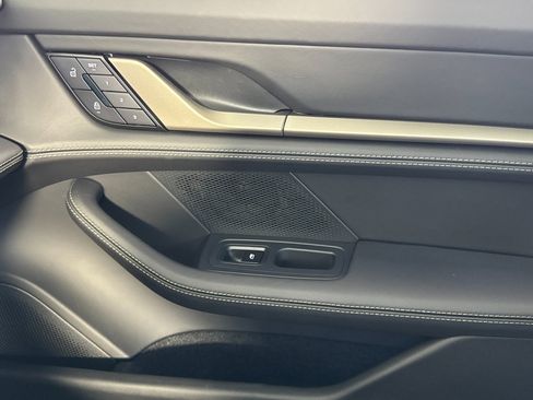 Used 2025 Porsche Taycan Turbo image 18