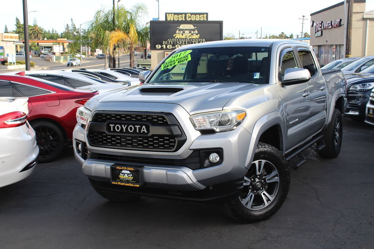 Used 2017 Toyota Tacoma TRD Sport RWD image 2
