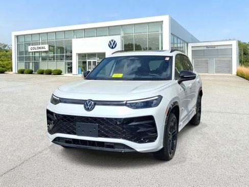 New 2026 Volkswagen Tiguan SE R-Line AWD/4WD image 2