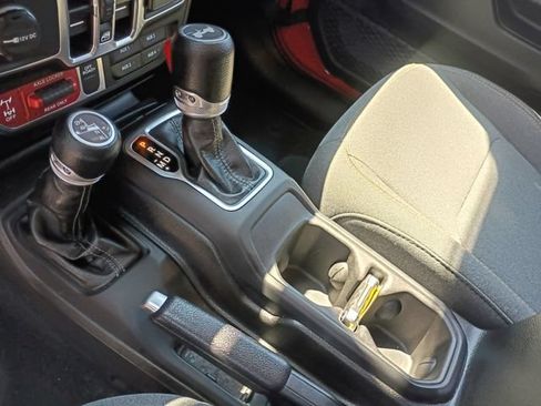 Used 2025 Jeep Wrangler Unlimited Sport AWD/4WD image 23