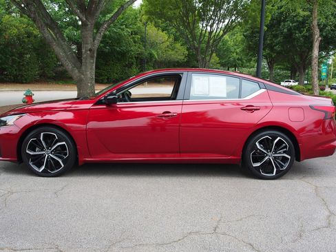 Used 2023 Nissan Altima 2.5 SR w/ SR Premium Package FWD image 4