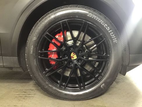 Certified 2024 Porsche Cayenne S AWD/4WD image 14