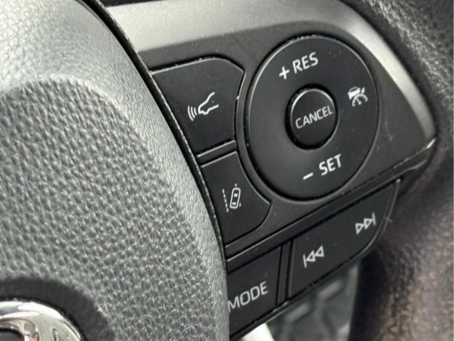 Used 2022 Toyota RAV4 XLE AWD/4WD image 13