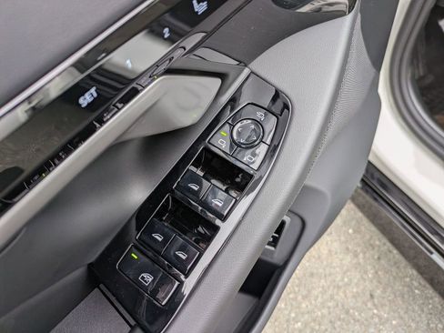 New 2026 BMW 530i xDrive w/ M Sport Package image 13