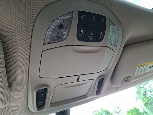 Used 2019 Chrysler Pacifica Limited w/ Tire & Wheel Group FWD image 29